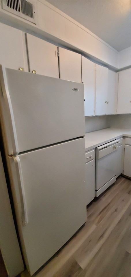 2404 Louise St #10 - Photo 4 of 12