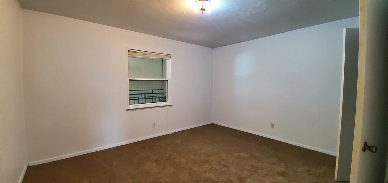 2404 Louise St #10 - Photo 7 of 12