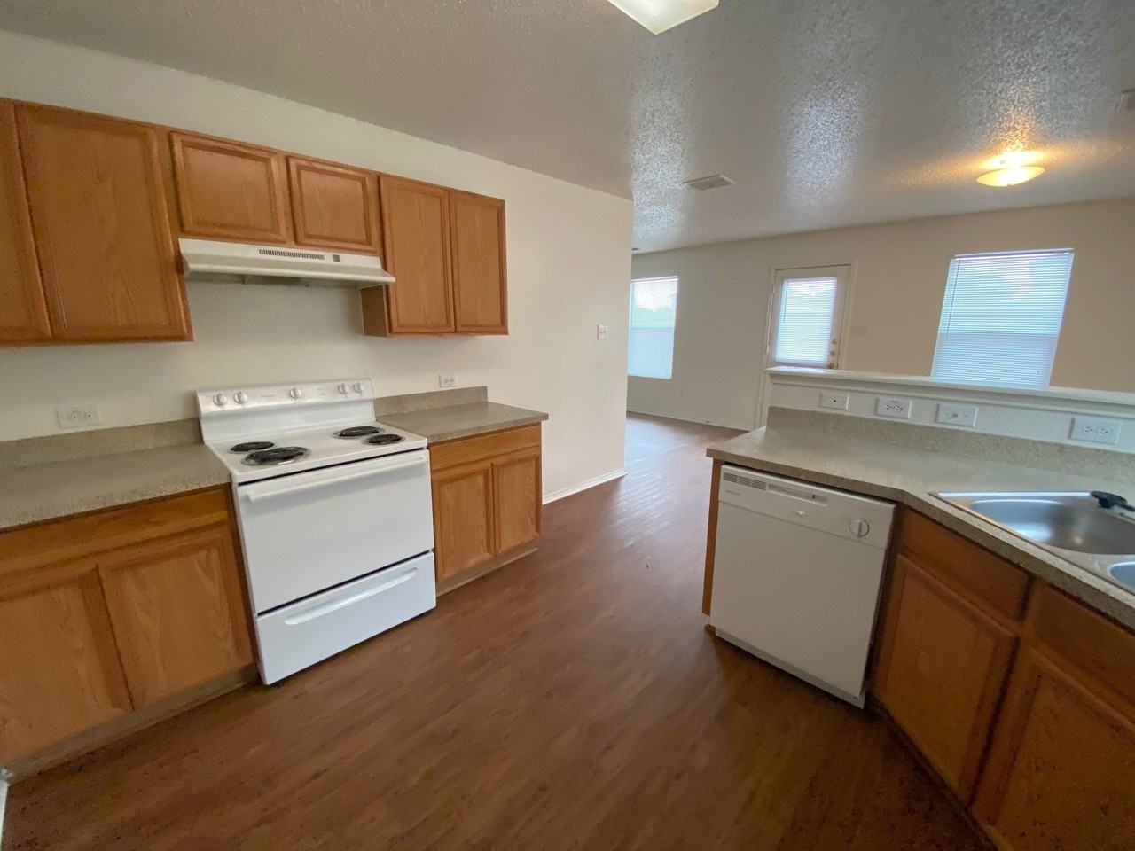 5008 Waterford Dr - Photo 7 of 28