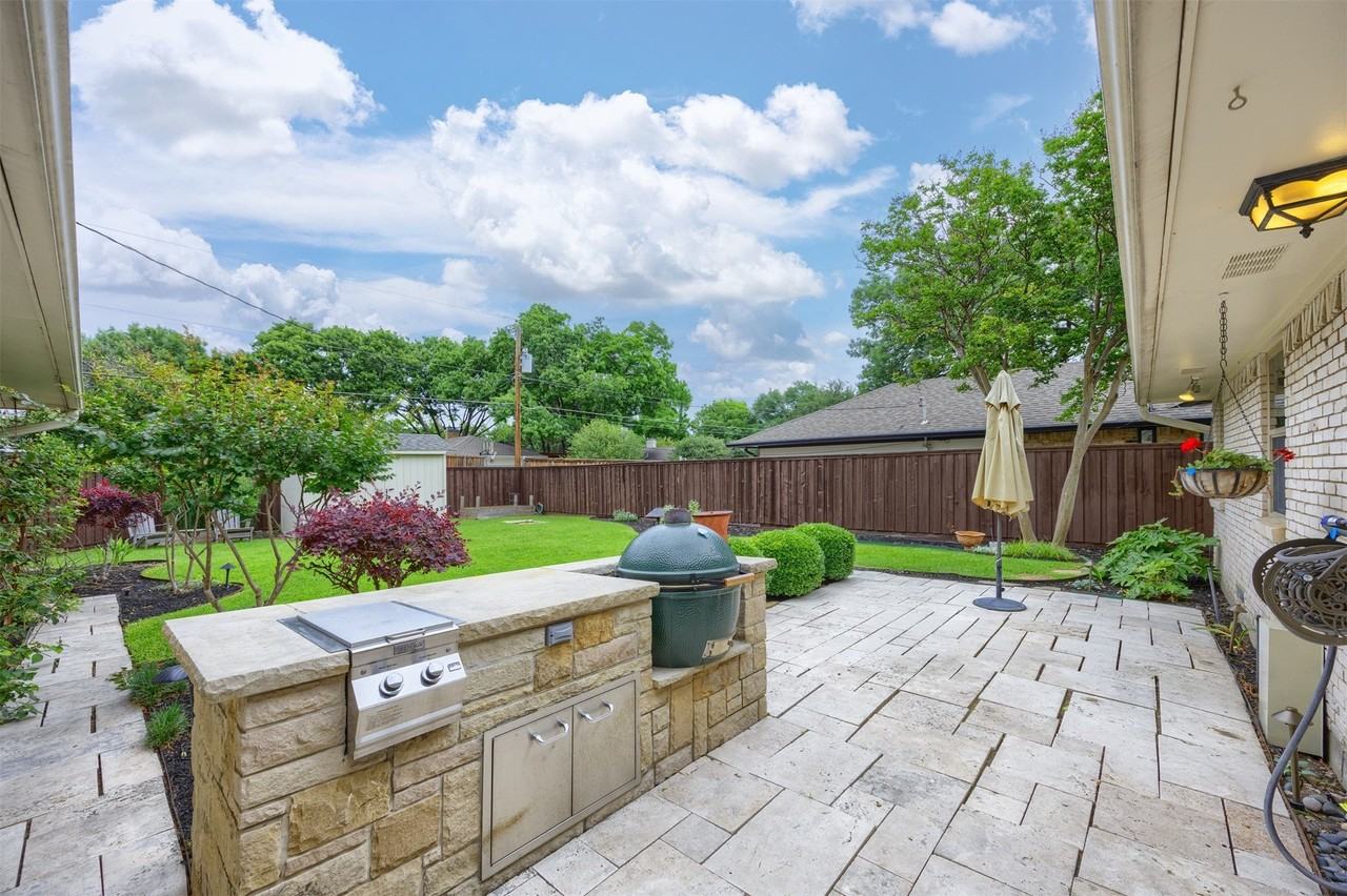 1404 Seminole Dr - Photo 4 of 39