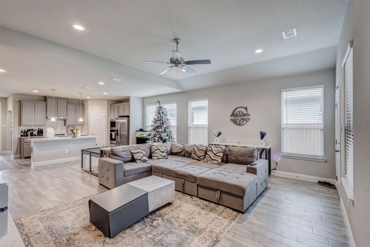1513 Woodpecker St - Photo 7 of 24