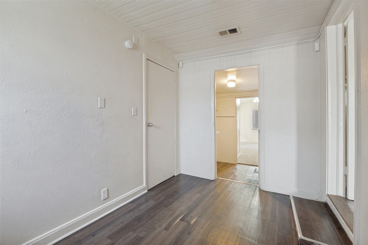 1106 Jackson St - Photo 5 of 12