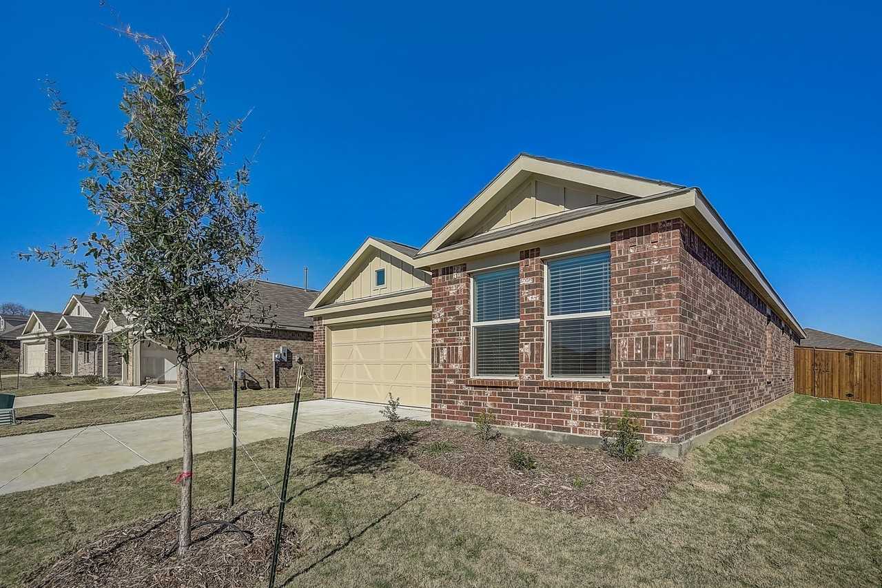 2817 Watchpoint Rd - Photo 2 of 40