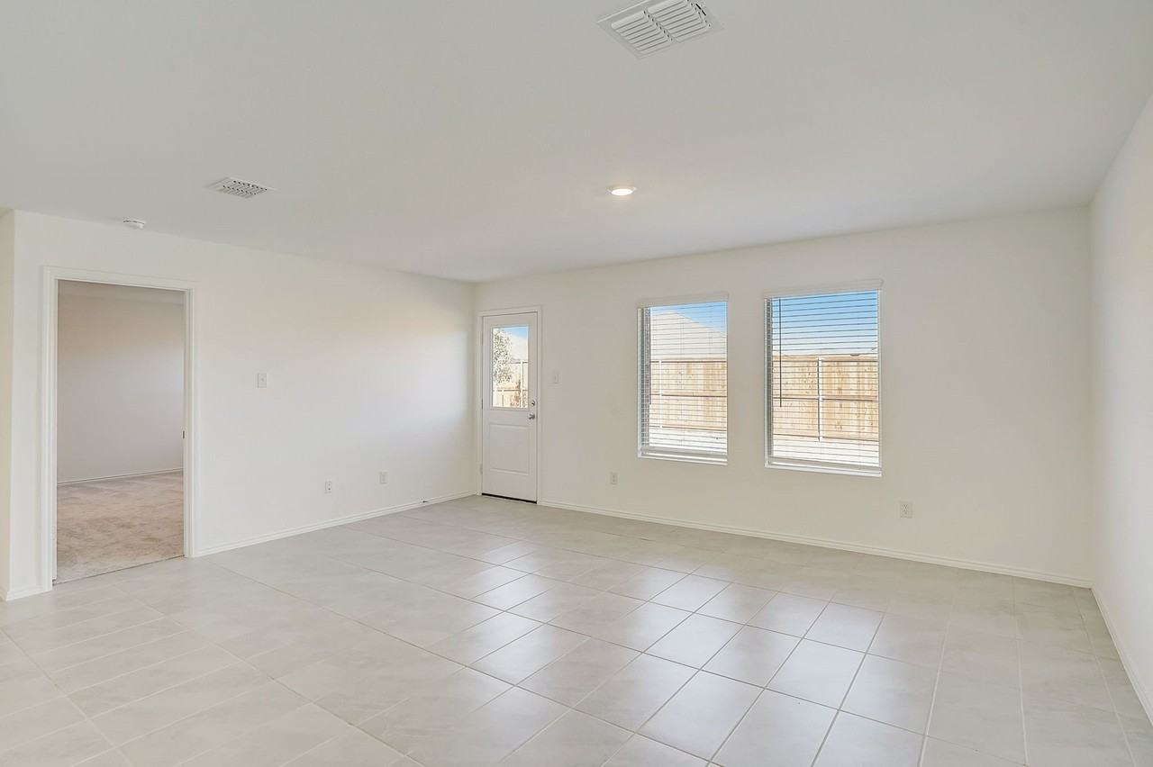 2817 Watchpoint Rd - Photo 5 of 40