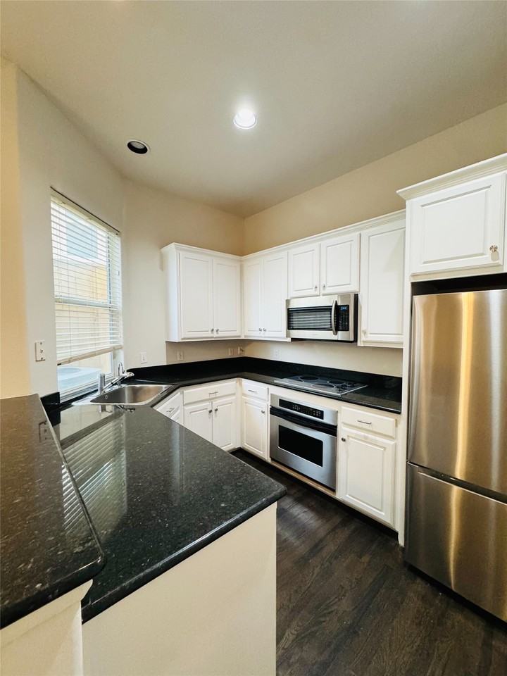 4119 Throckmorton St - Photo 6 of 18