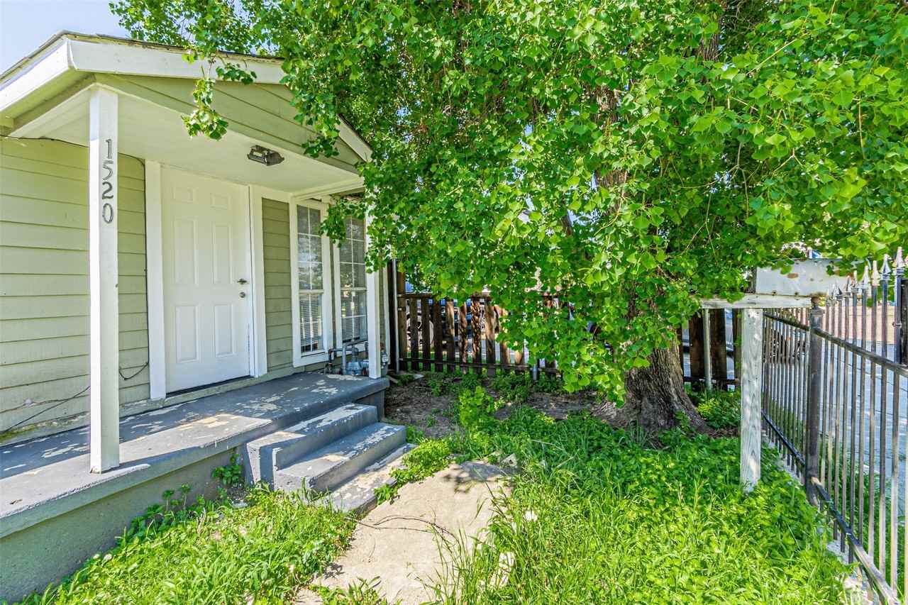 1520 Mcbroom St - Photo 2 of 22