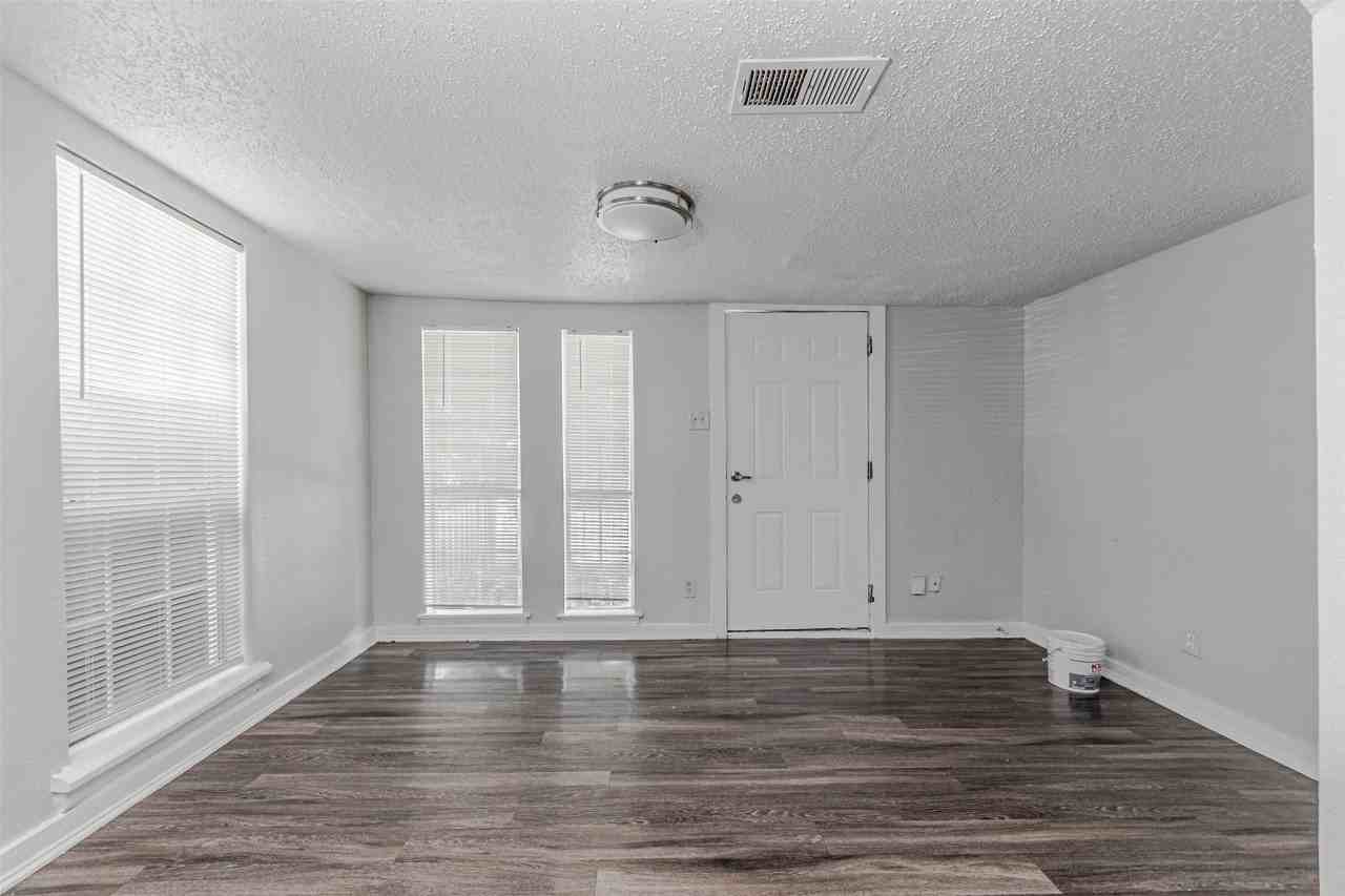 1520 Mcbroom St - Photo 3 of 22