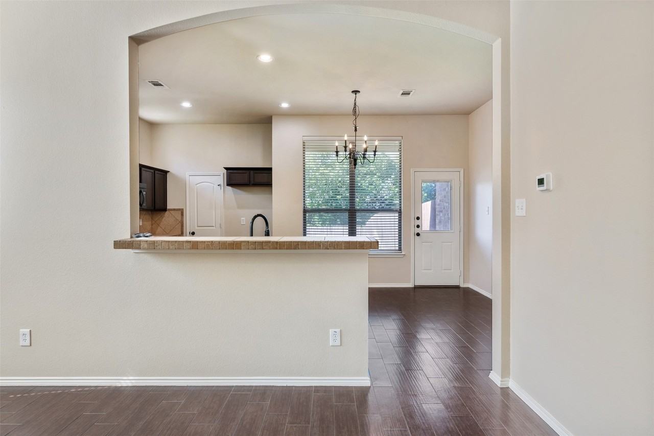 341 Orbit Dr - Photo 4 of 27