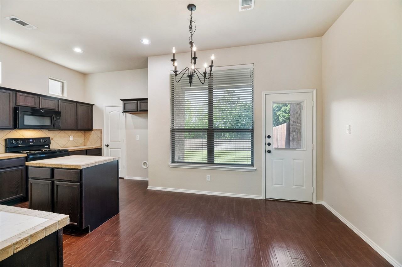 341 Orbit Dr - Photo 5 of 27