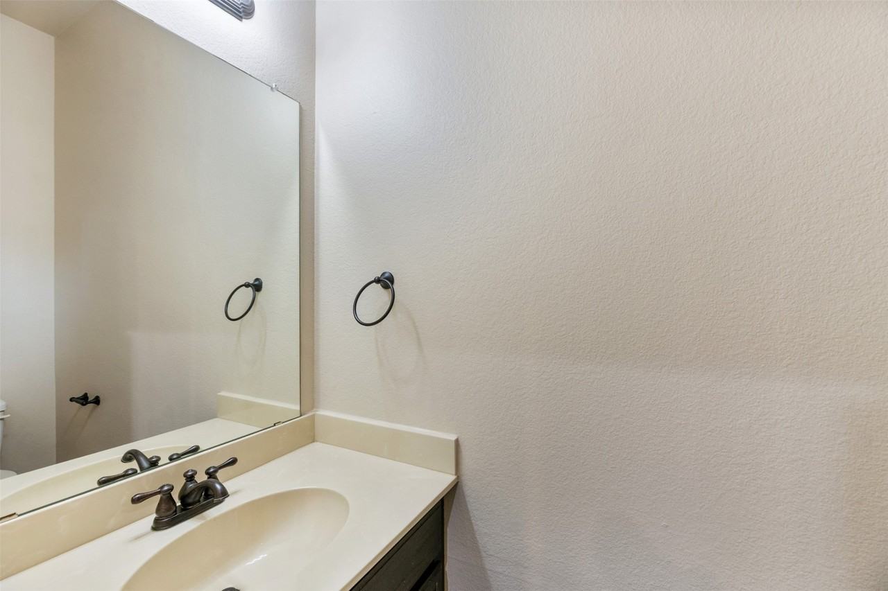 341 Orbit Dr - Photo 7 of 27