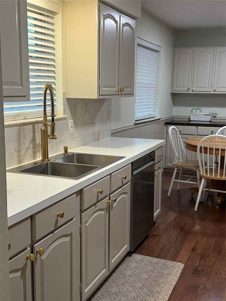 7135 Cosgrove Dr - Photo 2 of 31