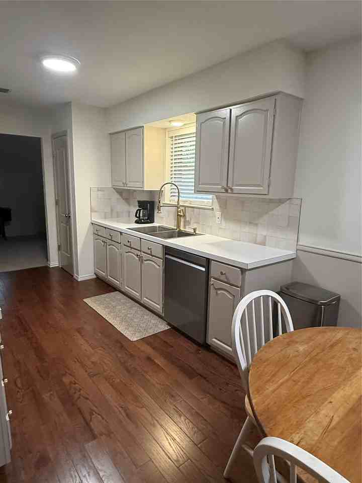 7135 Cosgrove Dr - Photo 5 of 31