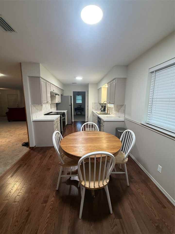 7135 Cosgrove Dr - Photo 6 of 31