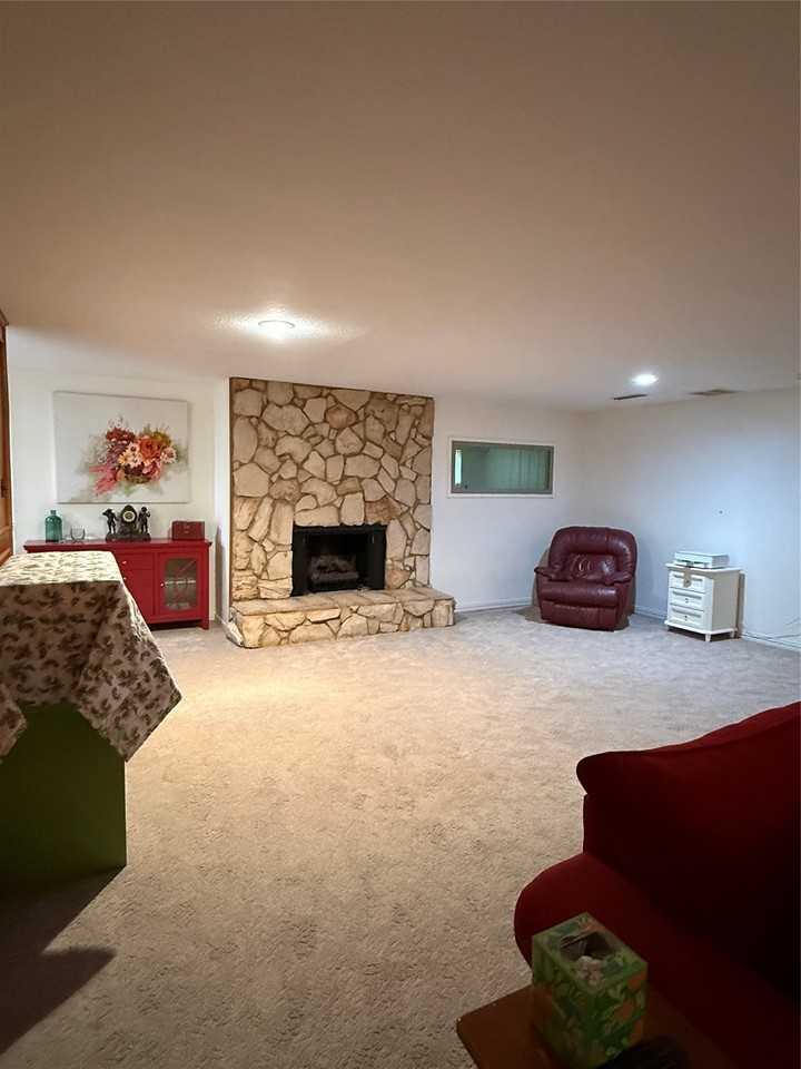 7135 Cosgrove Dr - Photo 7 of 31