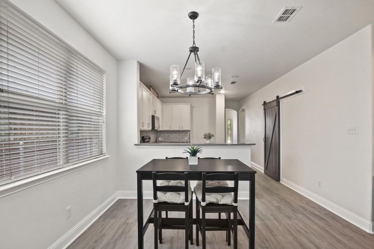 1509 Waterfall Ln - Photo 4 of 23