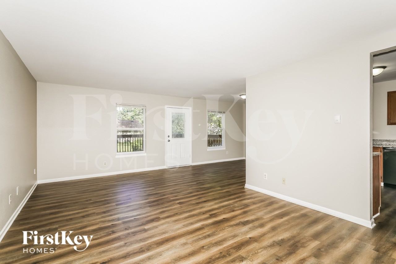 16773 Lowell Dr - Photo 2 of 19