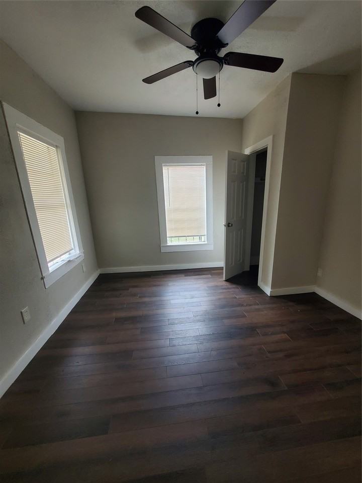 401 N Moore St - Photo 2 of 8