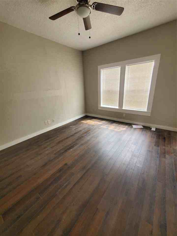 401 N Moore St - Photo 4 of 8