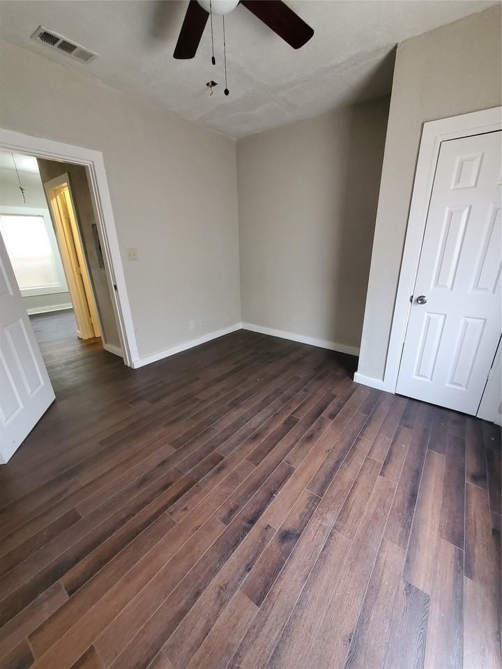 401 N Moore St - Photo 5 of 8