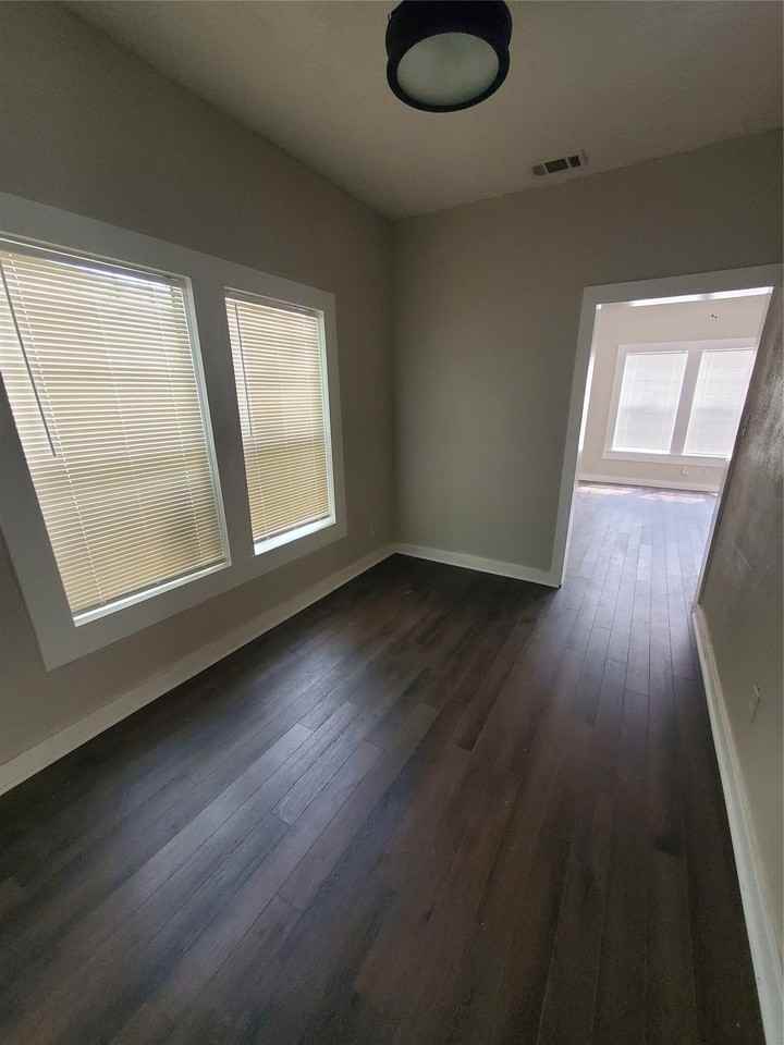 401 N Moore St - Photo 6 of 8