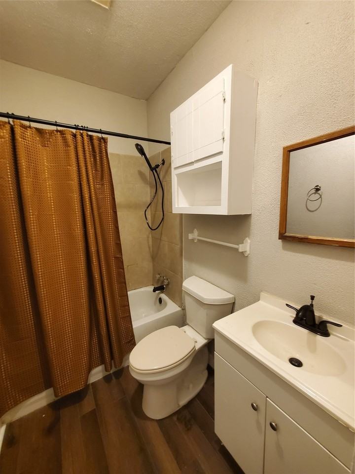401 N Moore St - Photo 7 of 8