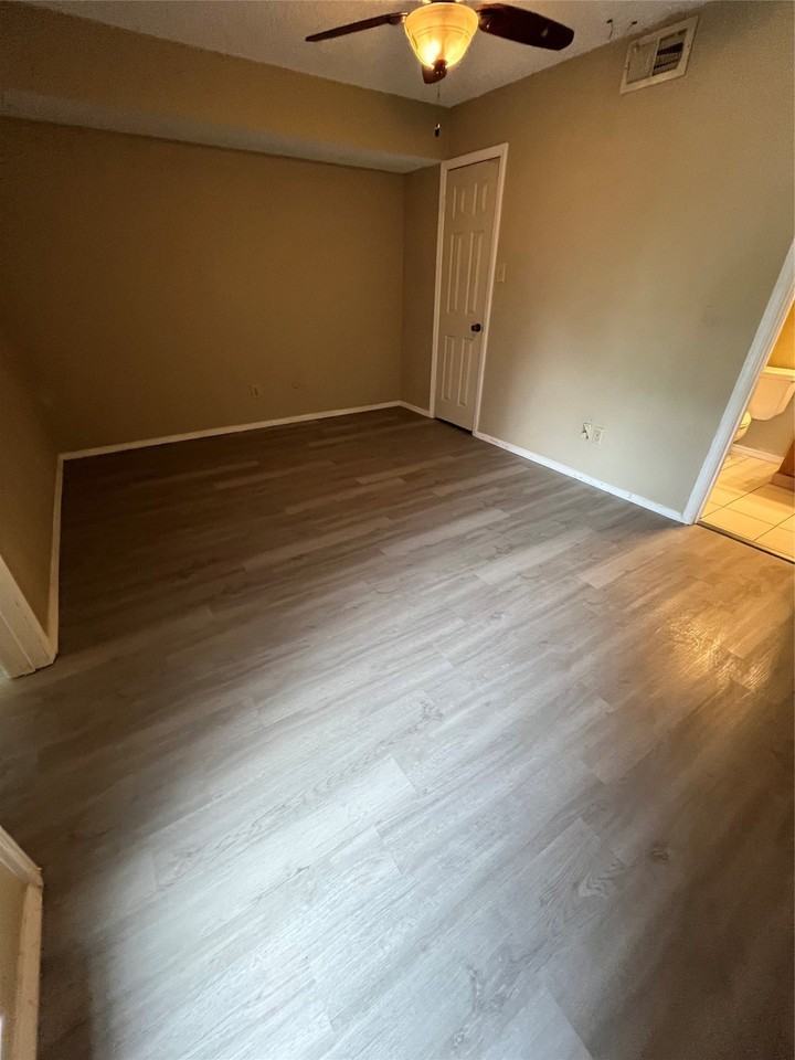 9811 Walnut St #201 - Photo 5 of 6