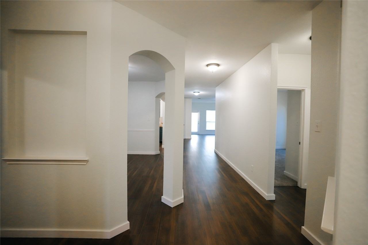 2221 Rodgers Ln - Photo 5 of 23