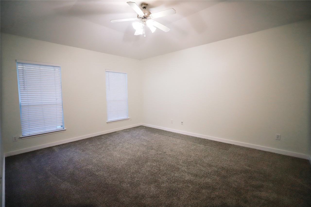 2221 Rodgers Ln - Photo 7 of 23