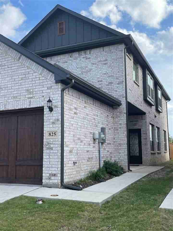 825 Eaglescliffe Lndg