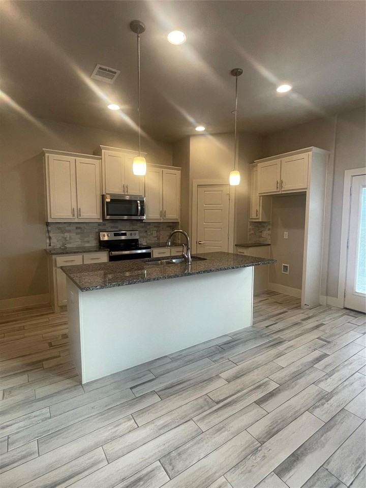 825 Eaglescliffe Lndg - Photo 4 of 12