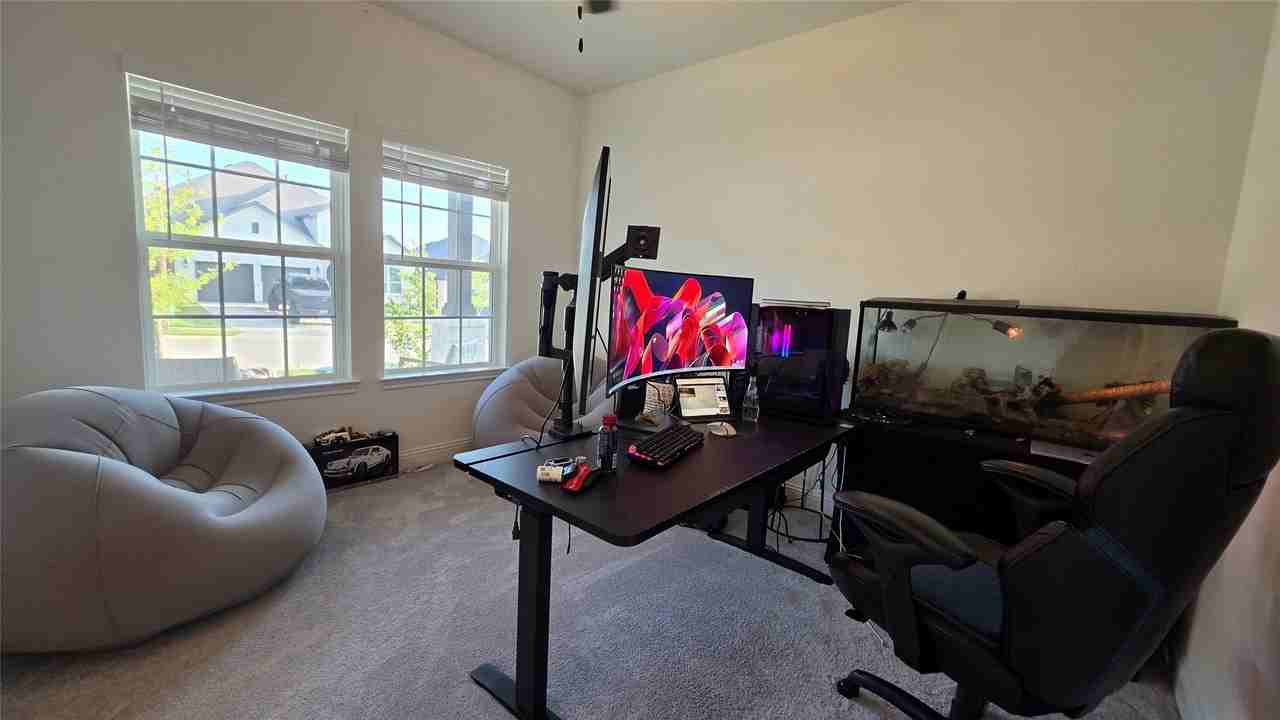 1513 Larson Ln - Photo 7 of 40