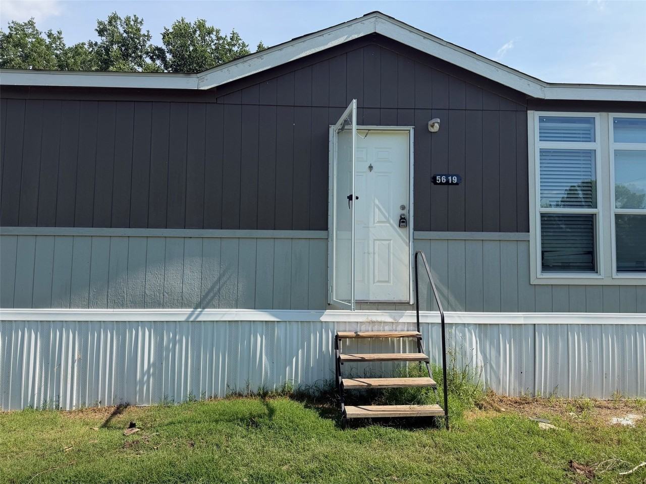 5609 Arkansas Trl - Photo 2 of 20