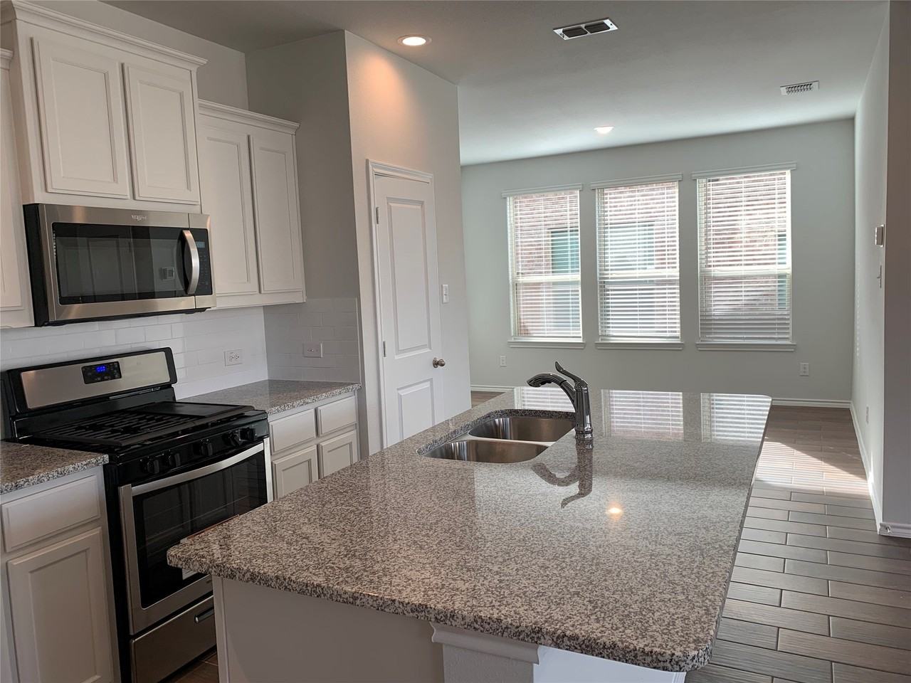 1708 Wayne Ln - Photo 6 of 30