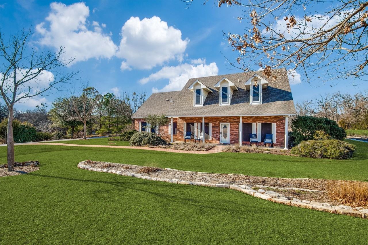 4920 Glen Oaks Cir