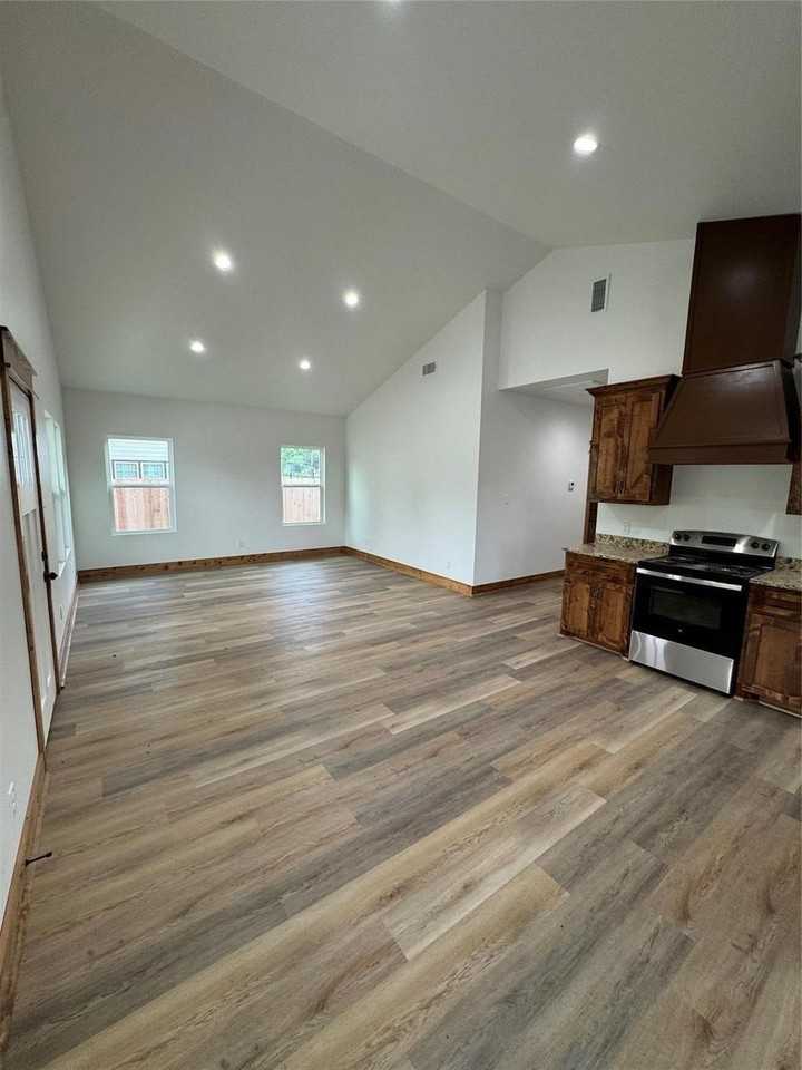 409 5th St - Photo 2 of 9