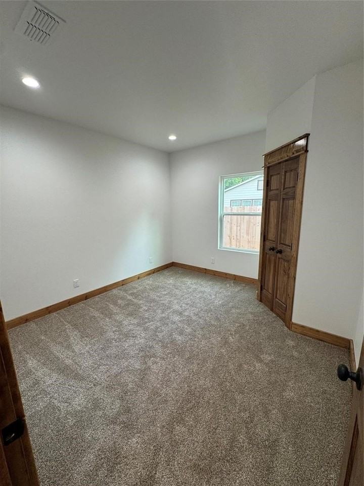 409 5th St - Photo 5 of 9