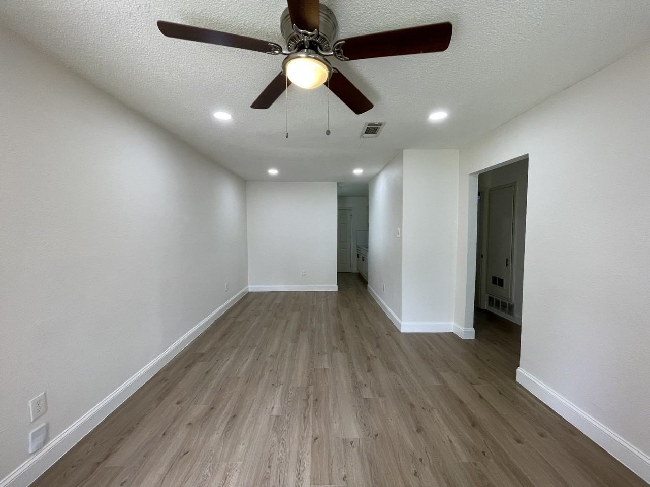 204 Hosack St - Photo 2 of 8