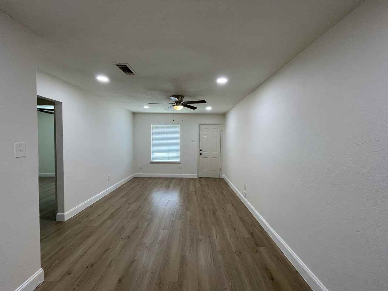 204 Hosack St - Photo 3 of 8
