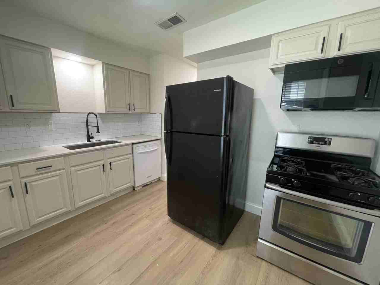 204 Hosack St - Photo 5 of 8