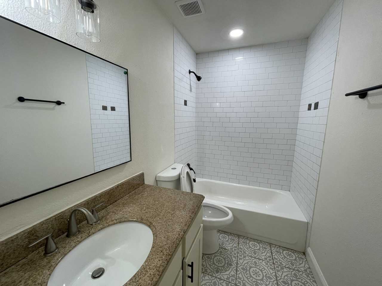 204 Hosack St - Photo 7 of 8