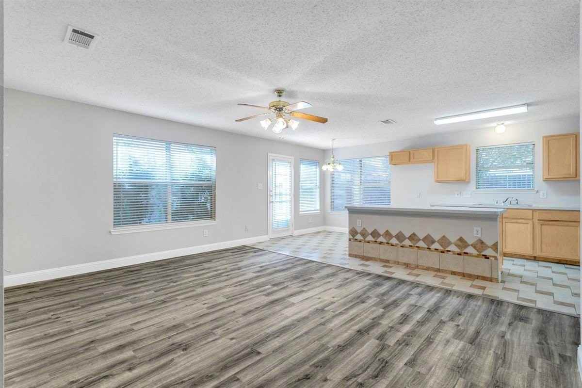 8105 Flowertree Dr - Photo 6 of 25
