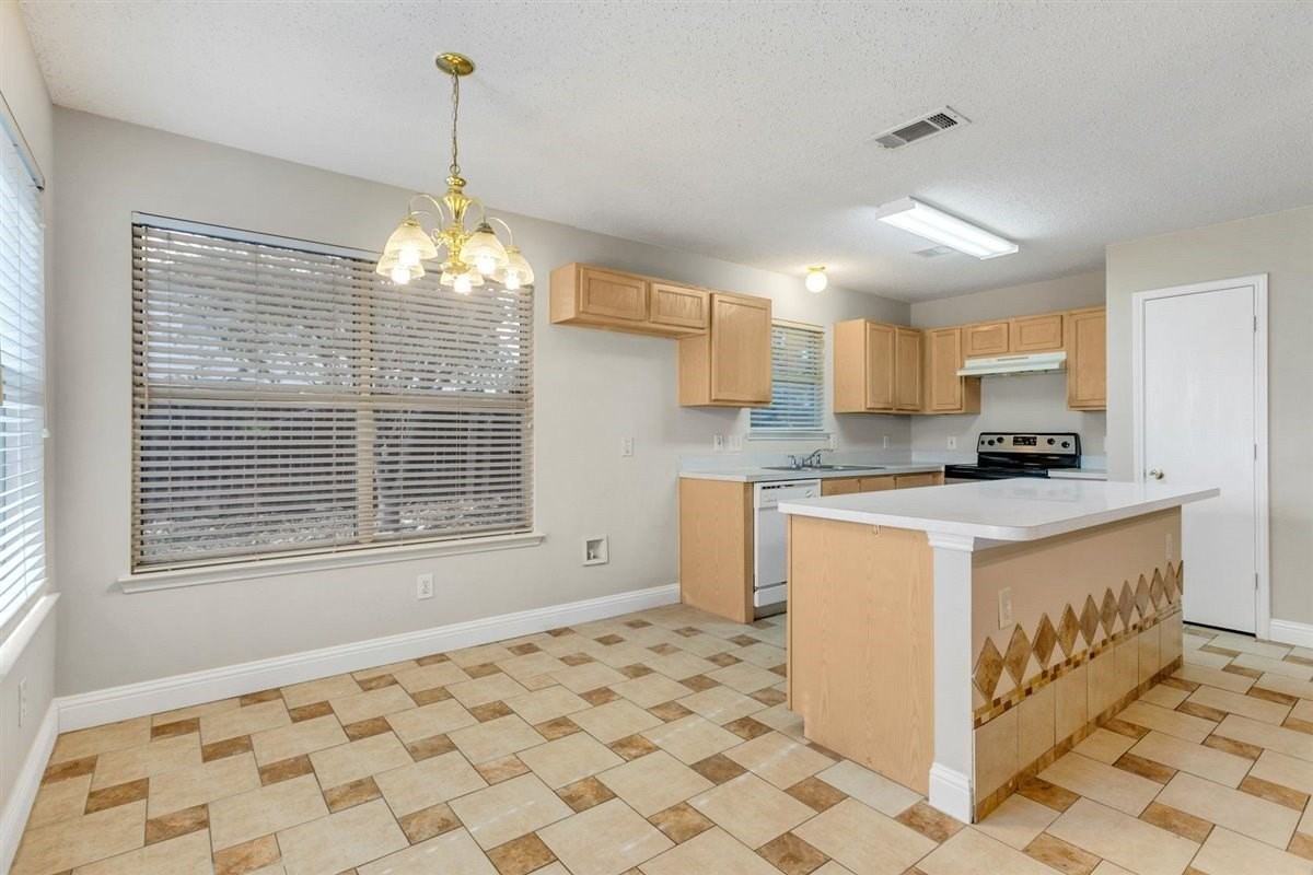 8105 Flowertree Dr - Photo 7 of 25