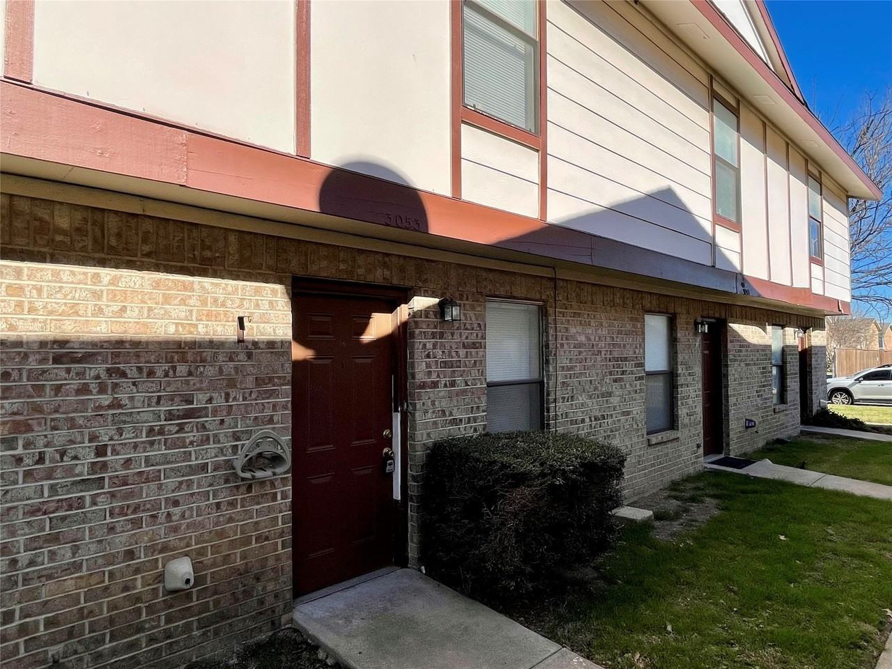 3055 Olympia Dr - Photo 2 of 14