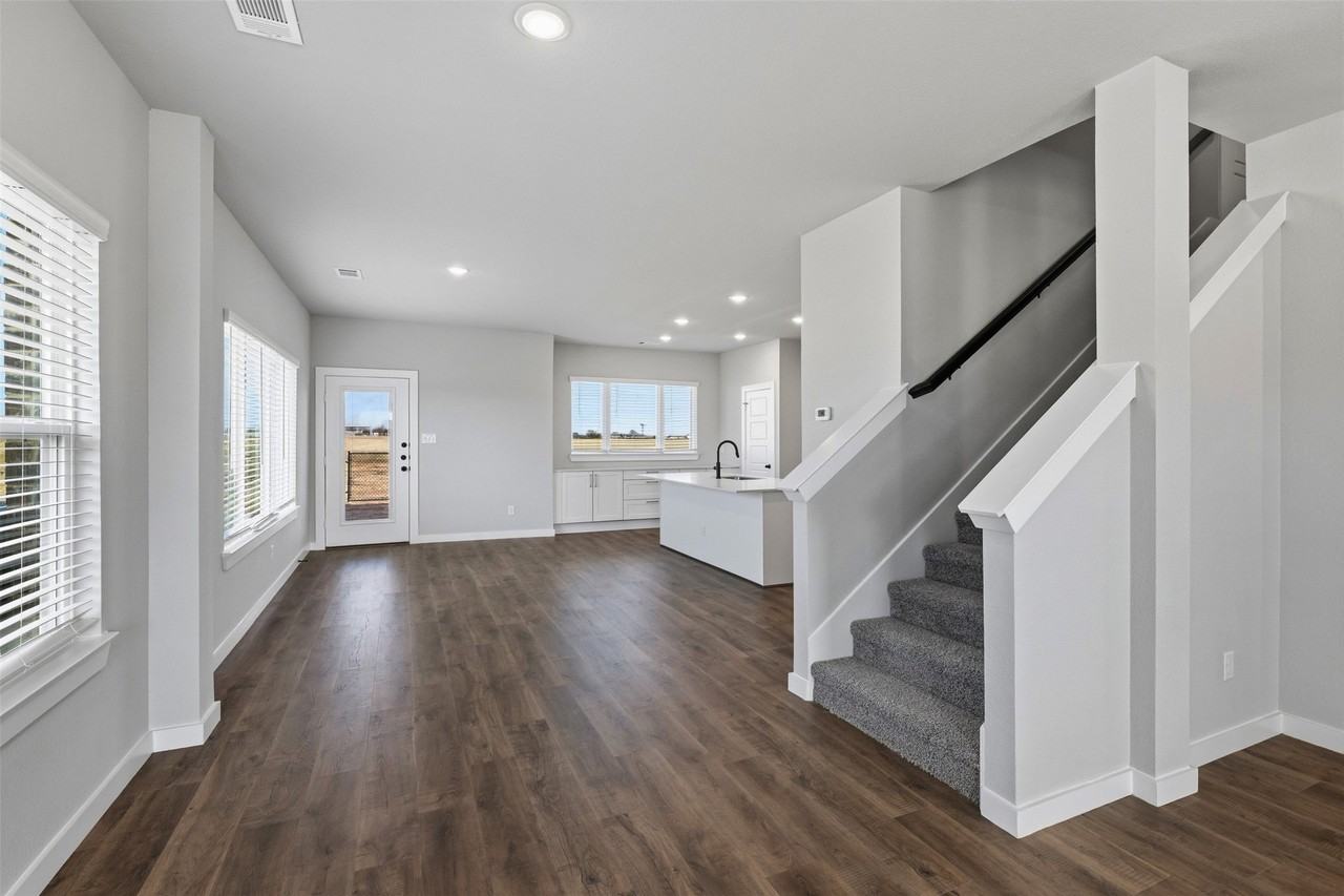 4023 Lecroy Ct - Photo 7 of 36