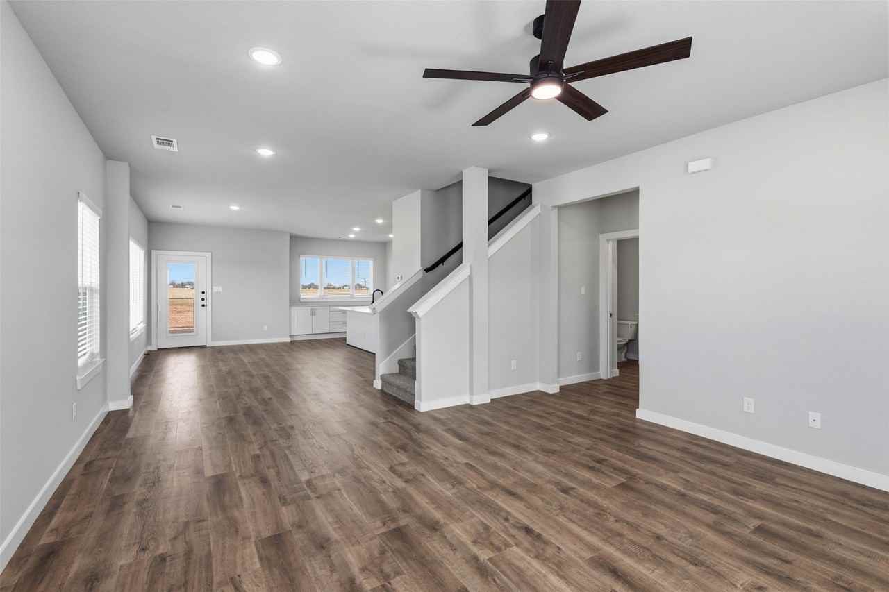 4018 Lecroy Ct - Photo 6 of 36