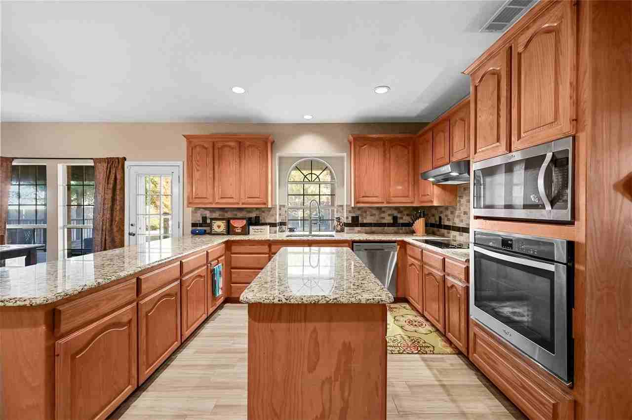 5229 Saint Croix Ln - Photo 4 of 38