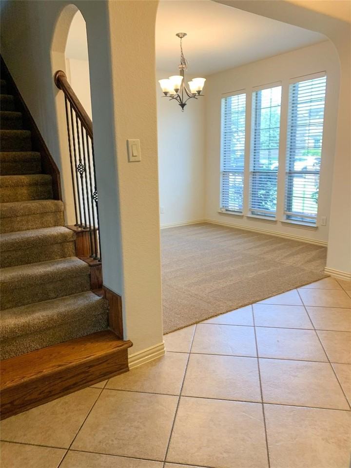 1519 Plum Valley Dr - Photo 2 of 2