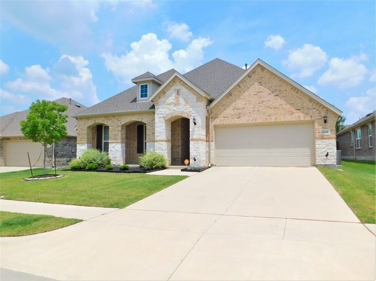 1321 Millican Ln - Photo 3 of 39