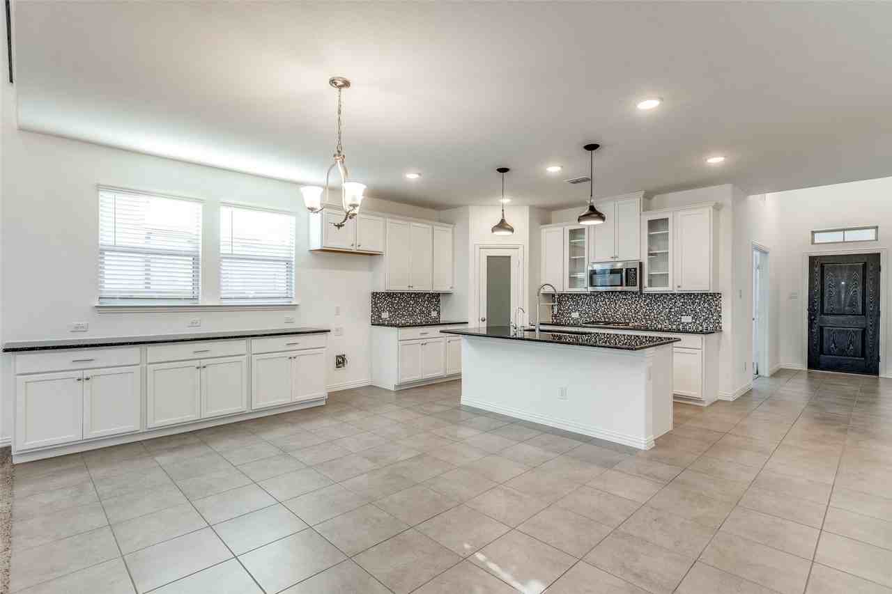1501 Ross Ave - Photo 4 of 13