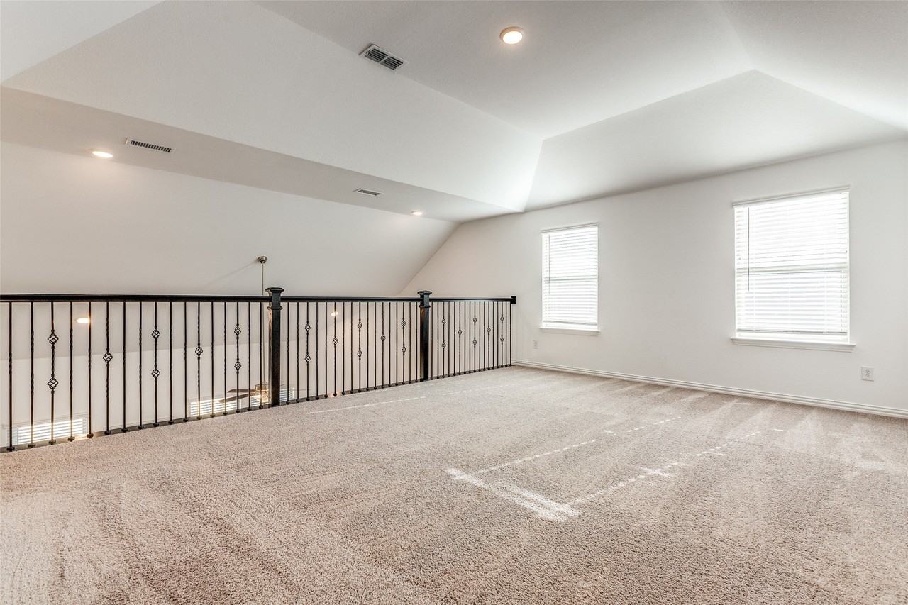 1501 Ross Ave - Photo 5 of 13